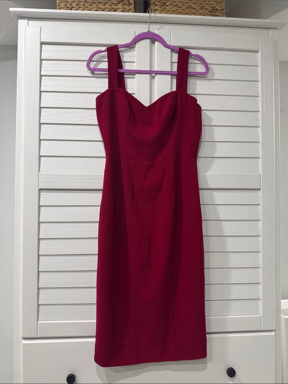 Dress the Population Structured Sleeveless Midi Dress in Burgundy